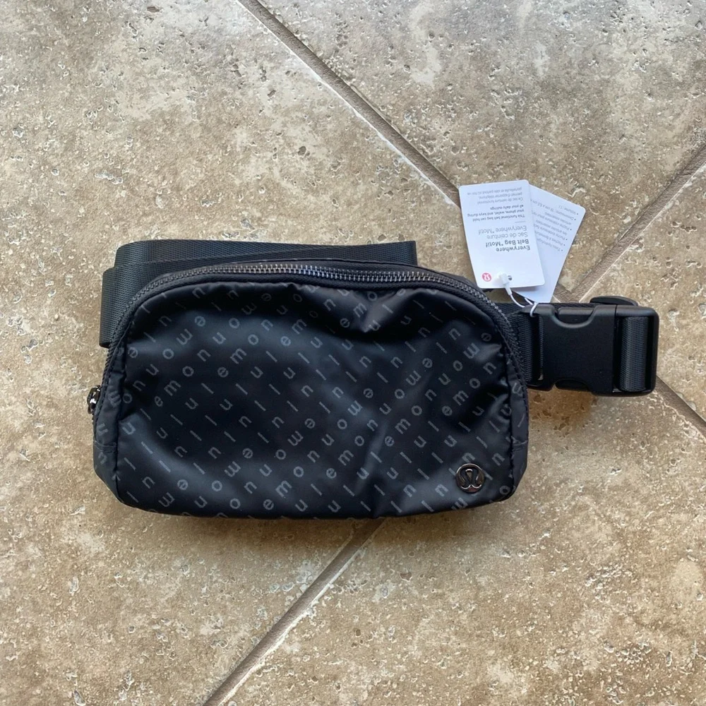*SOLD** NWT Lululemon Everywhere Belt Bag Motif - Picture 4 of 7